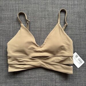 Lululemon V-Neck Underband Crossover Bra - NWT size 4